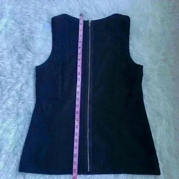 Banana Republic sleeveless top. Black with gold, zipper and back.  Size 8. NWT. - Picture 5 of 7